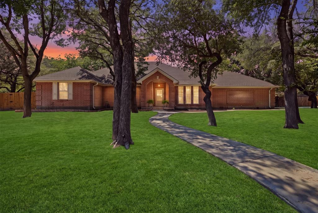 128 Oakwood Court Property Photo 1