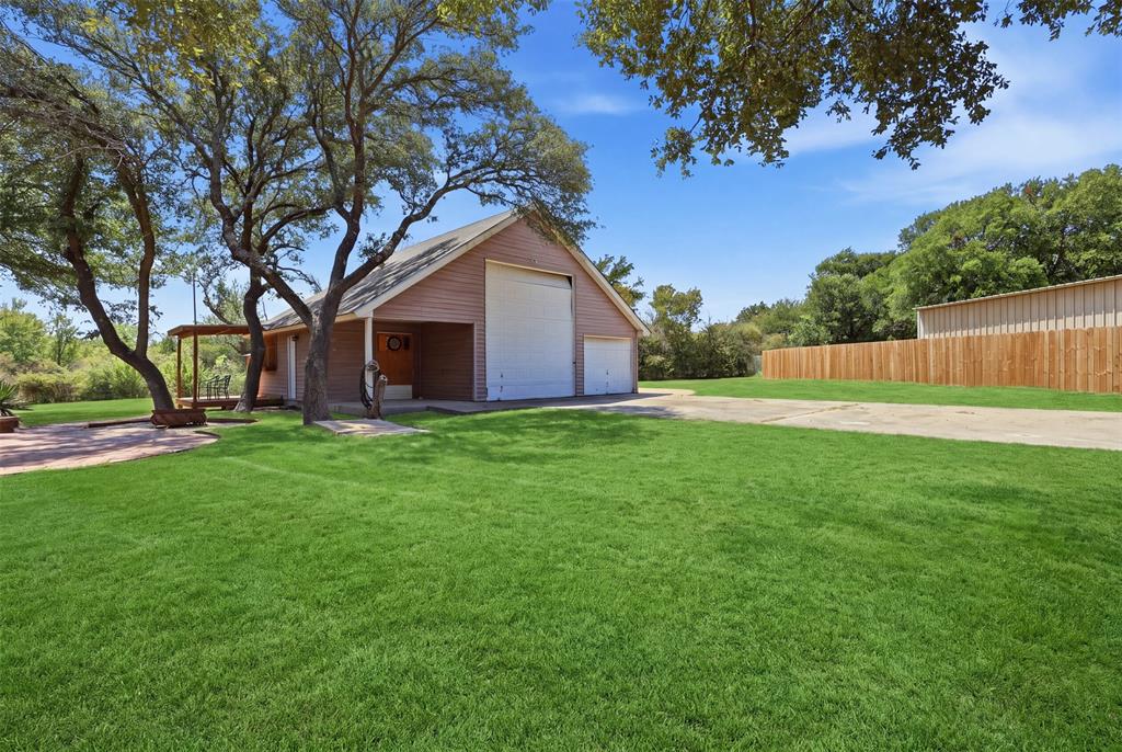 128 Oakwood Court Property Photo 3