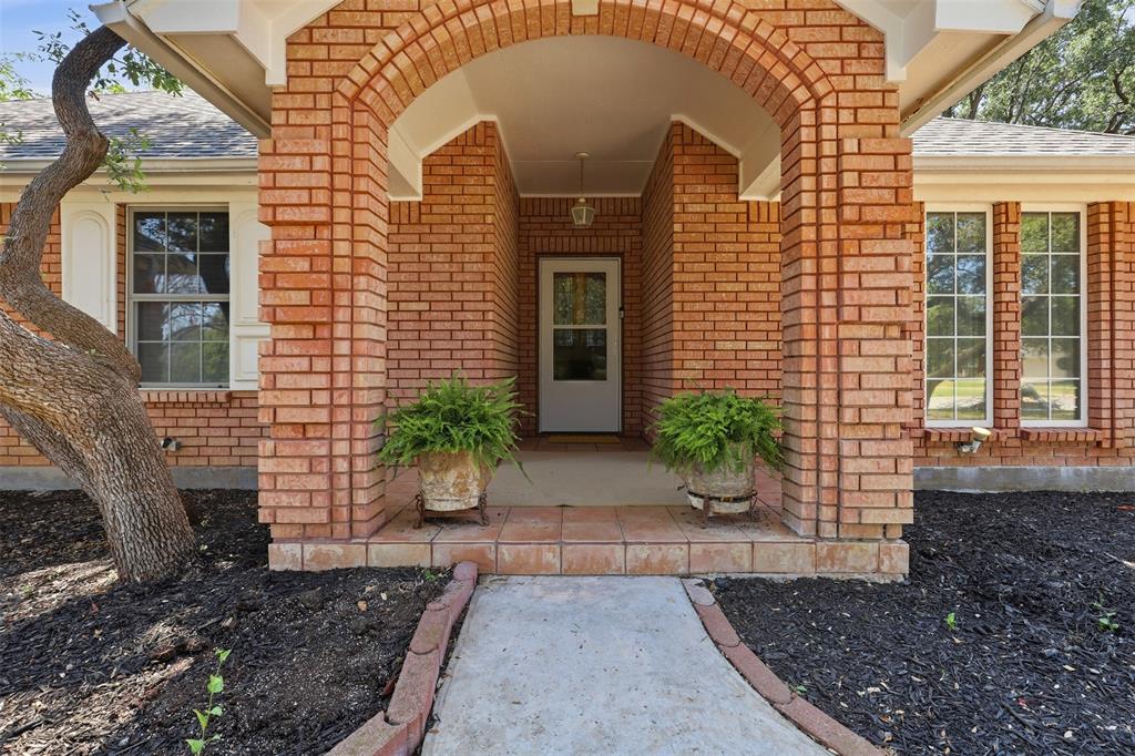 128 Oakwood Court Property Photo 6