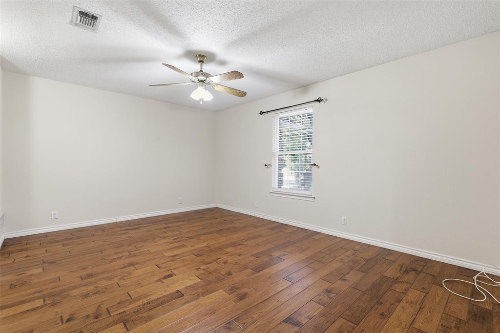 128 Oakwood Court Property Photo 20