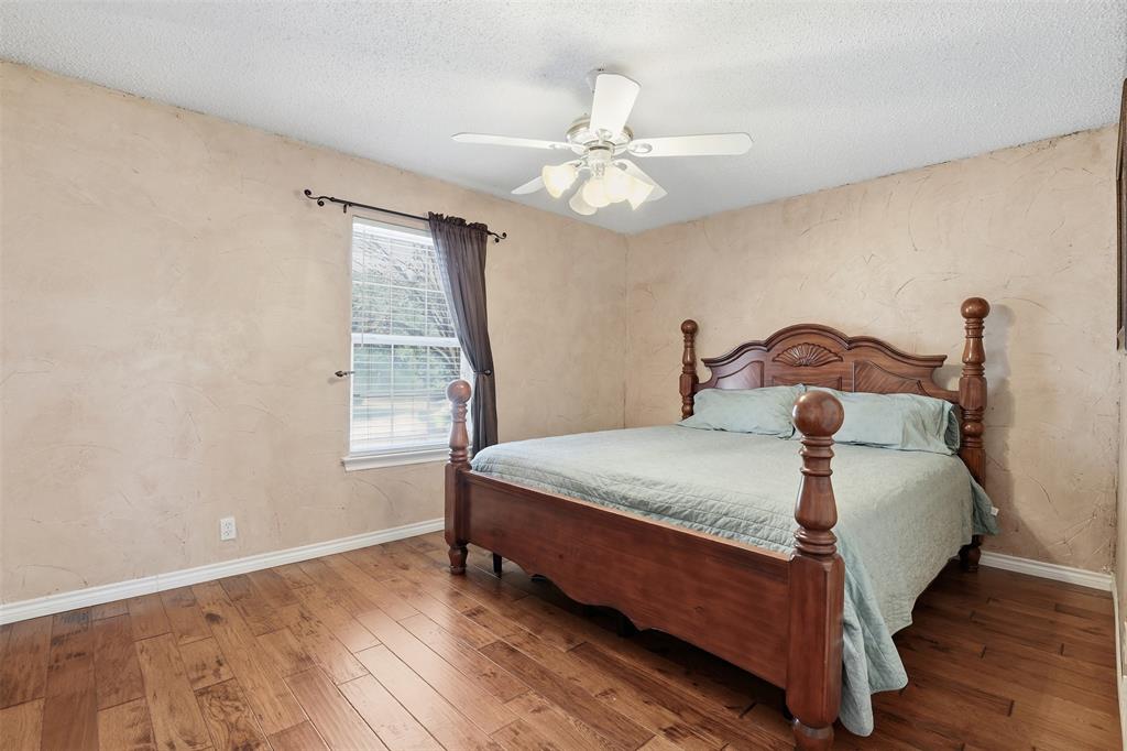 128 Oakwood Court Property Photo 24