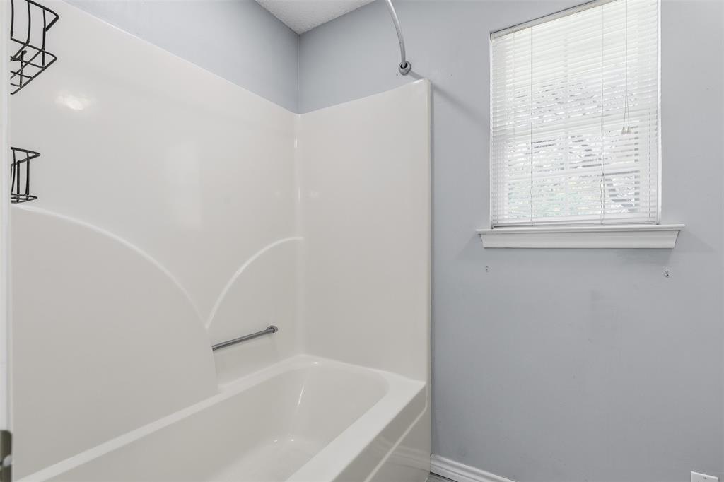 128 Oakwood Court Property Photo 26