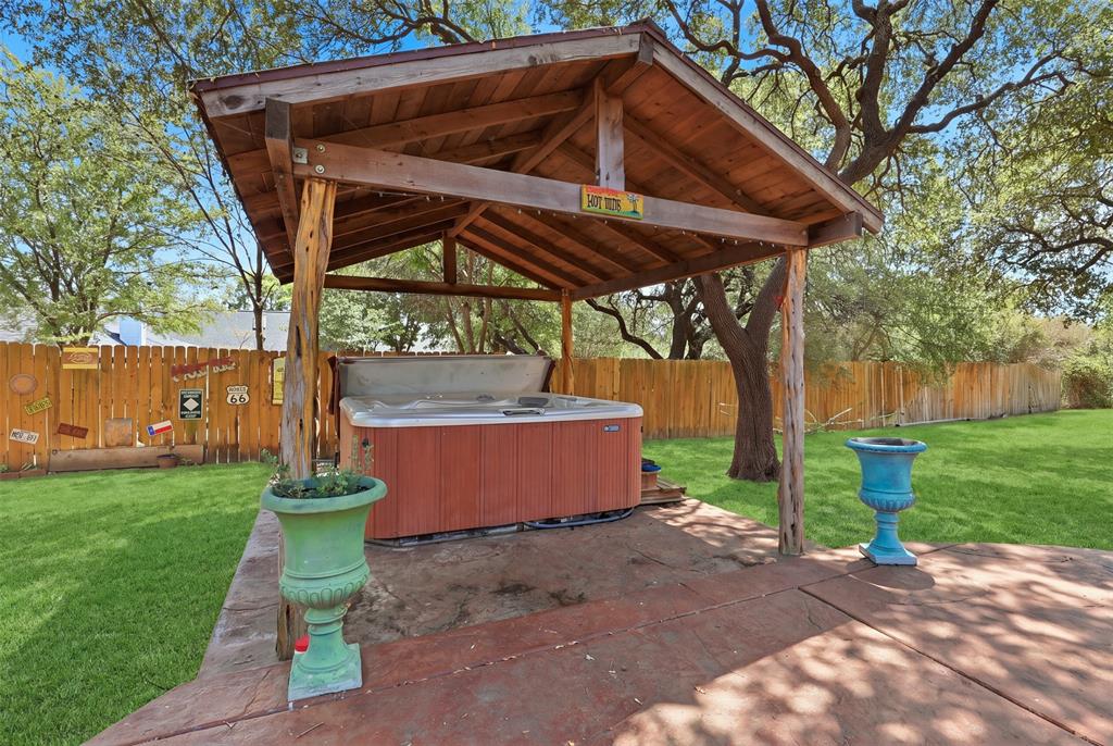 128 Oakwood Court Property Photo 31