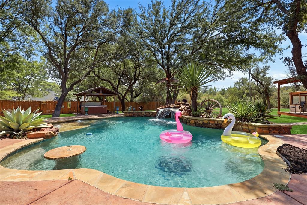 128 Oakwood Court Property Photo 31