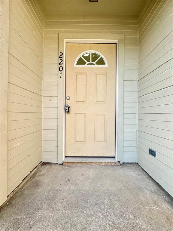 2201 Summer Place Drive Property Photo 3