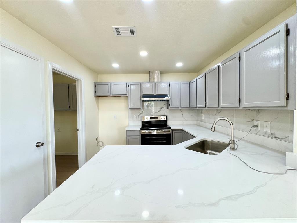 2201 Summer Place Drive Property Photo 7