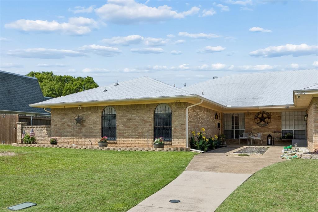 2903 Country Place Court Property Photo 1