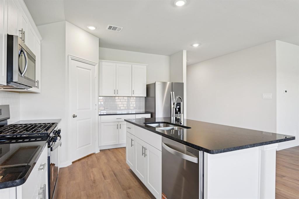 1581 Coldwater Way Property Photo 8