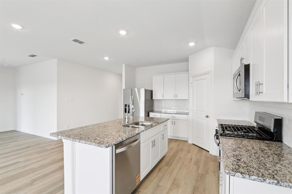 1575 Coldwater Way Property Photo 4