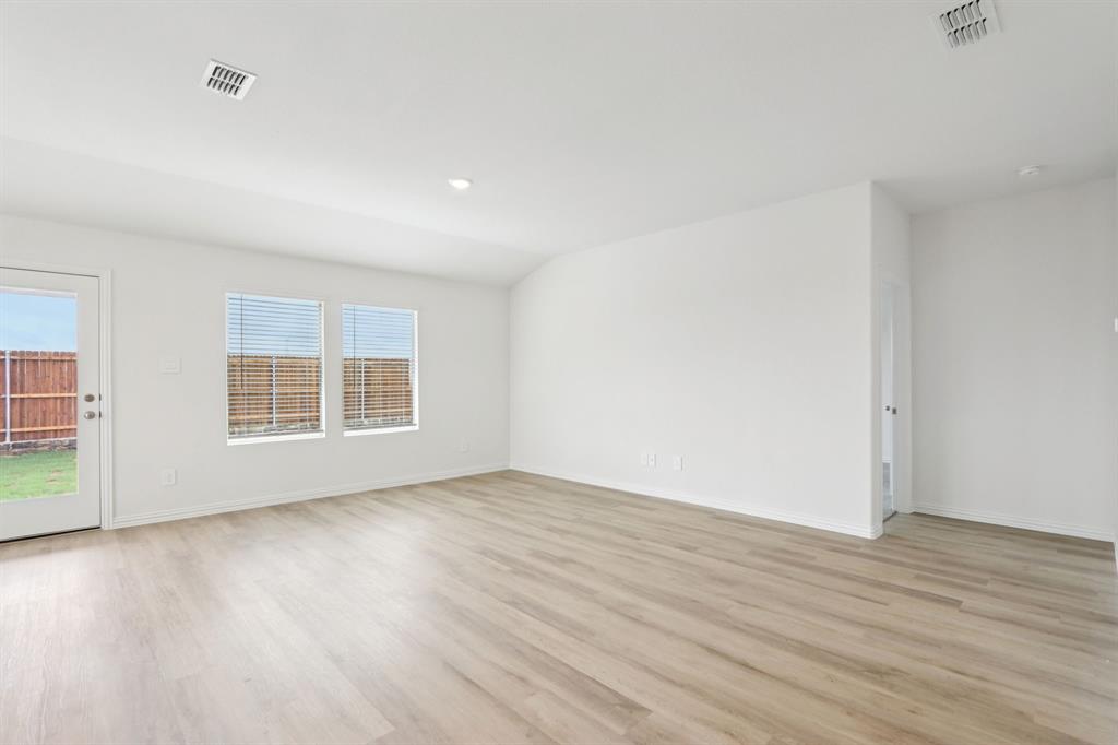 1575 Coldwater Way Property Photo 11