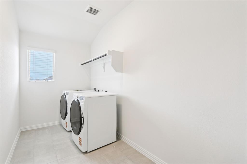 1575 Coldwater Way Property Photo 26