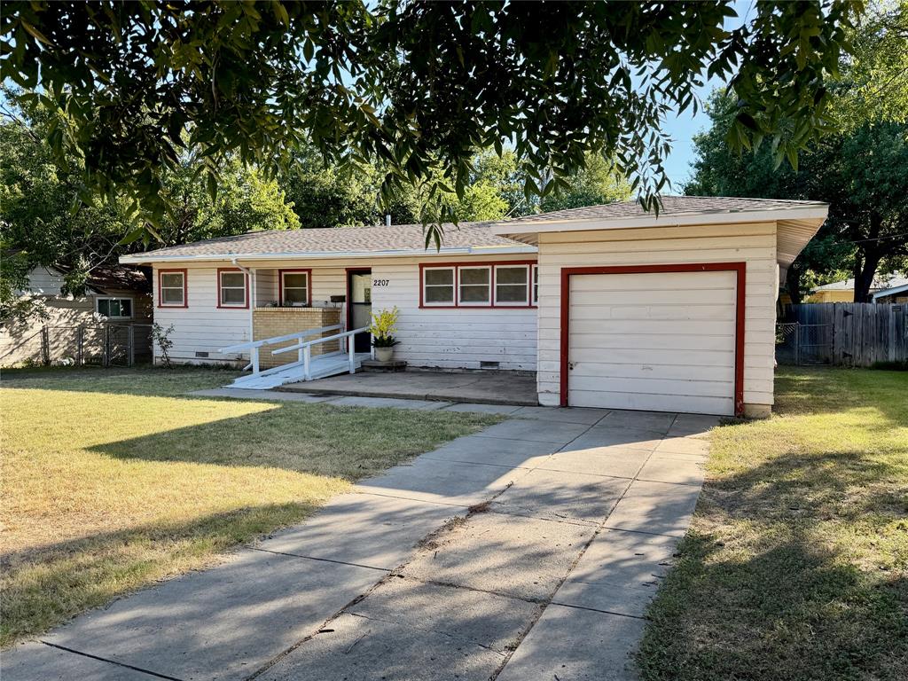 2207 4th Street Property Photo 1
