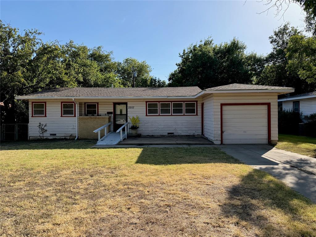 2207 4th Street Property Photo 2