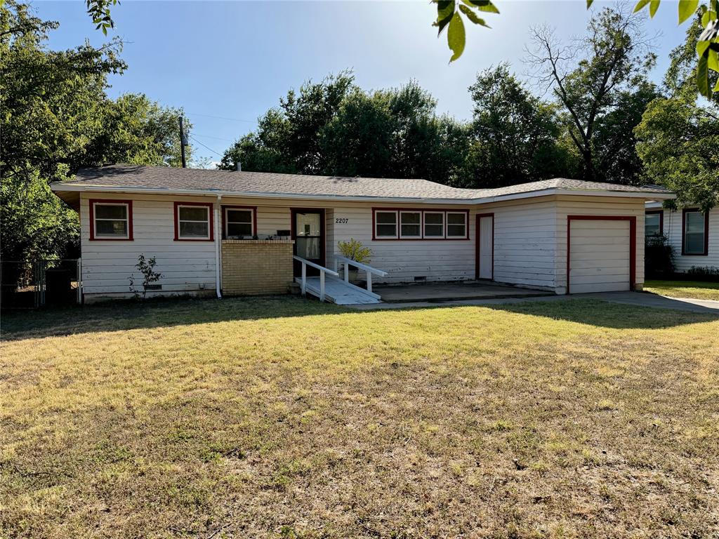 2207 4th Street Property Photo 3