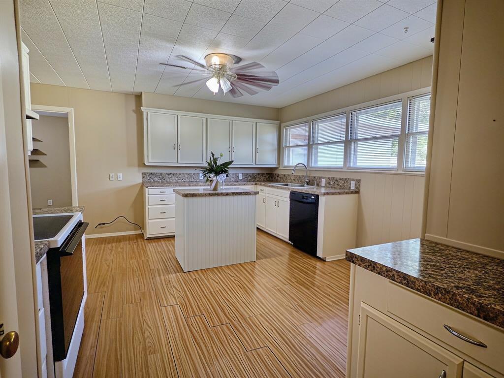 2207 4th Street Property Photo 9