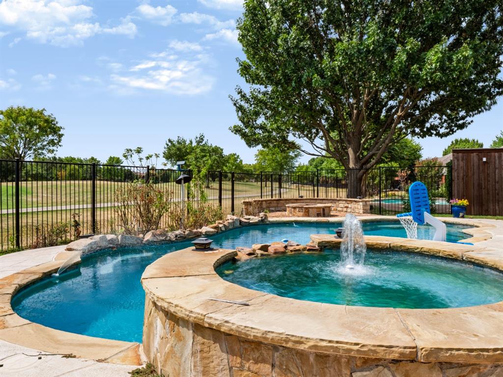 10518 Woodlands Trail Property Photo 1