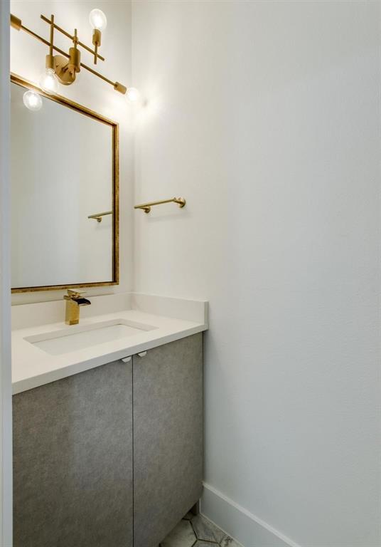 708 W 9th Street 103 Property Photo 6