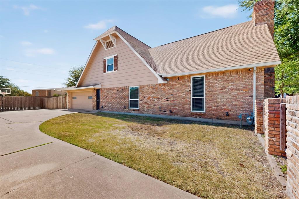 1380 Green Hills Court Property Photo 2