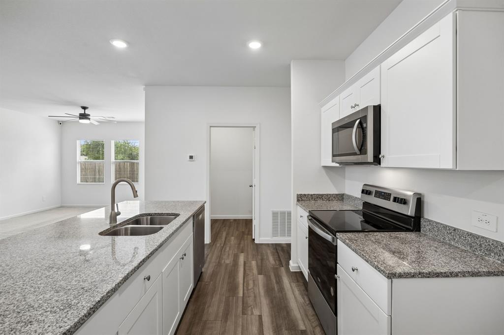 1601 Shadow Hawk Property Photo 9