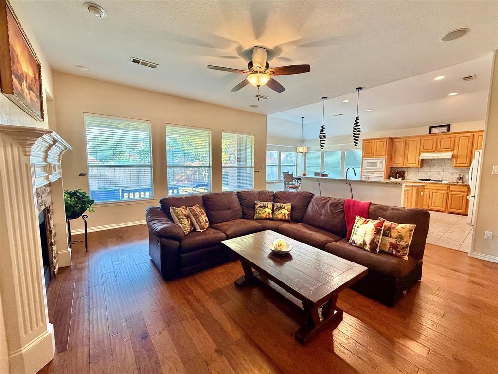 4821 Bellflower Way Property Photo 1