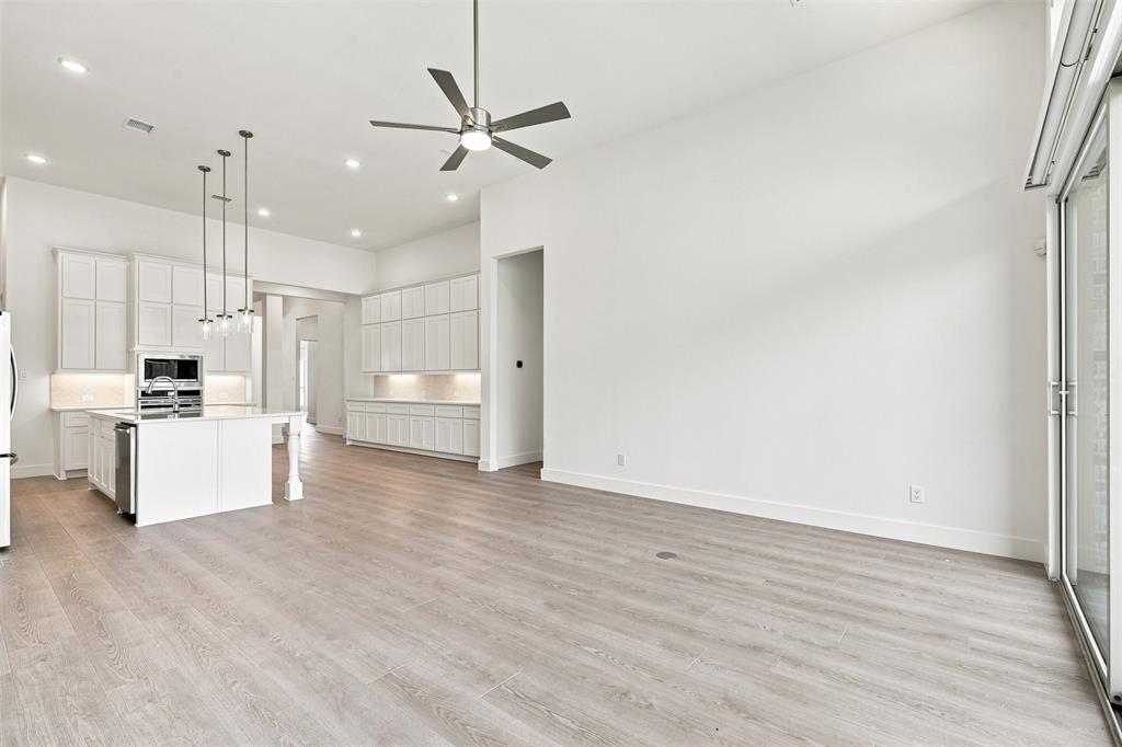 15264 Heartland Drive Property Photo 6