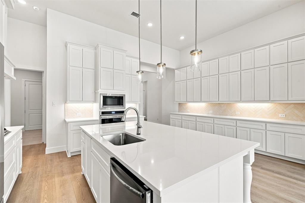 15264 Heartland Drive Property Photo 9