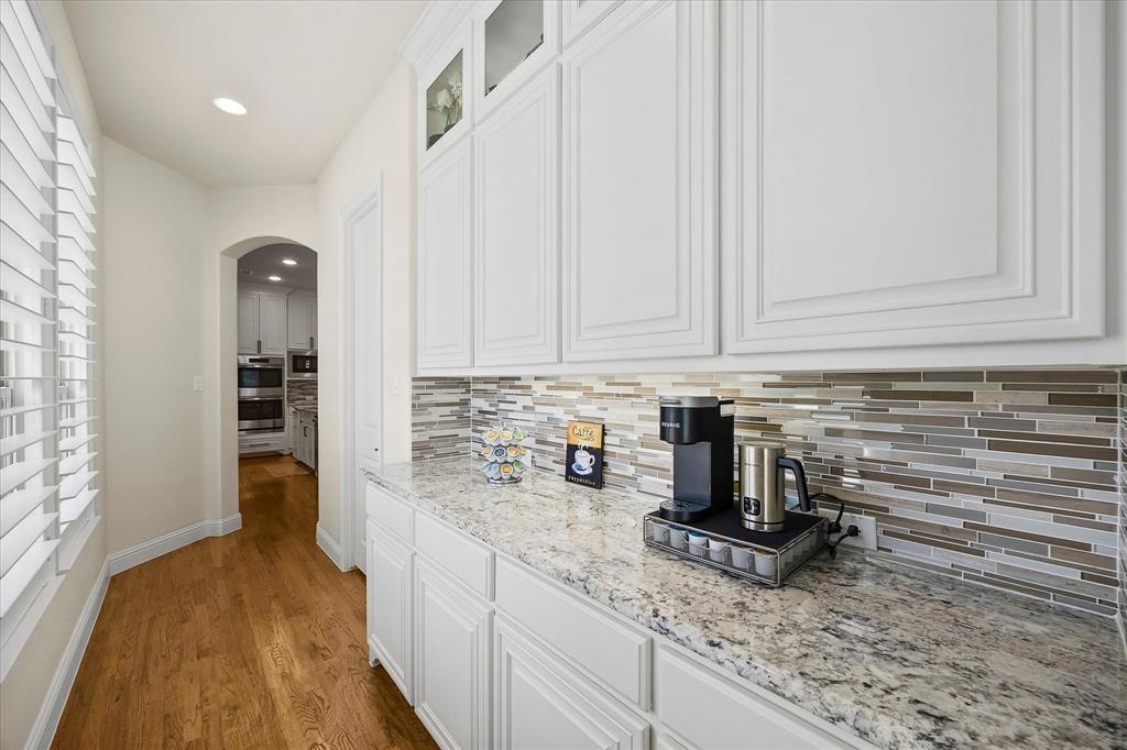 7288 Champagne Drive Property Photo 6