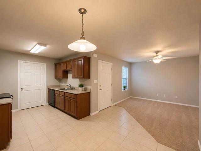560 W Elm C Property Photo 5