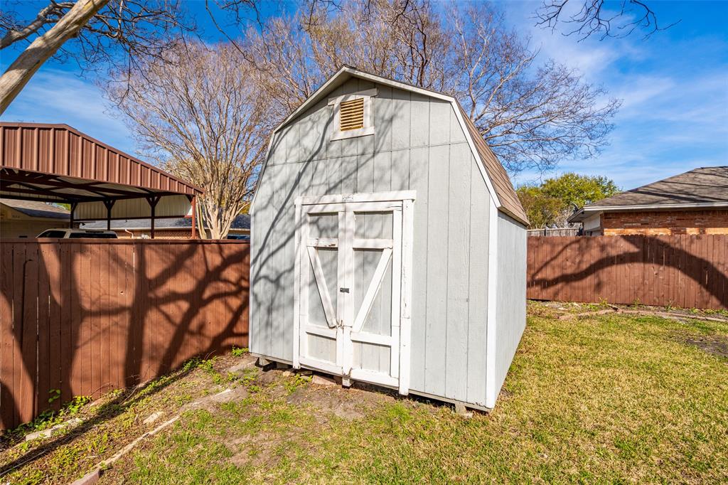 921 Bromwich Street Property Photo 6