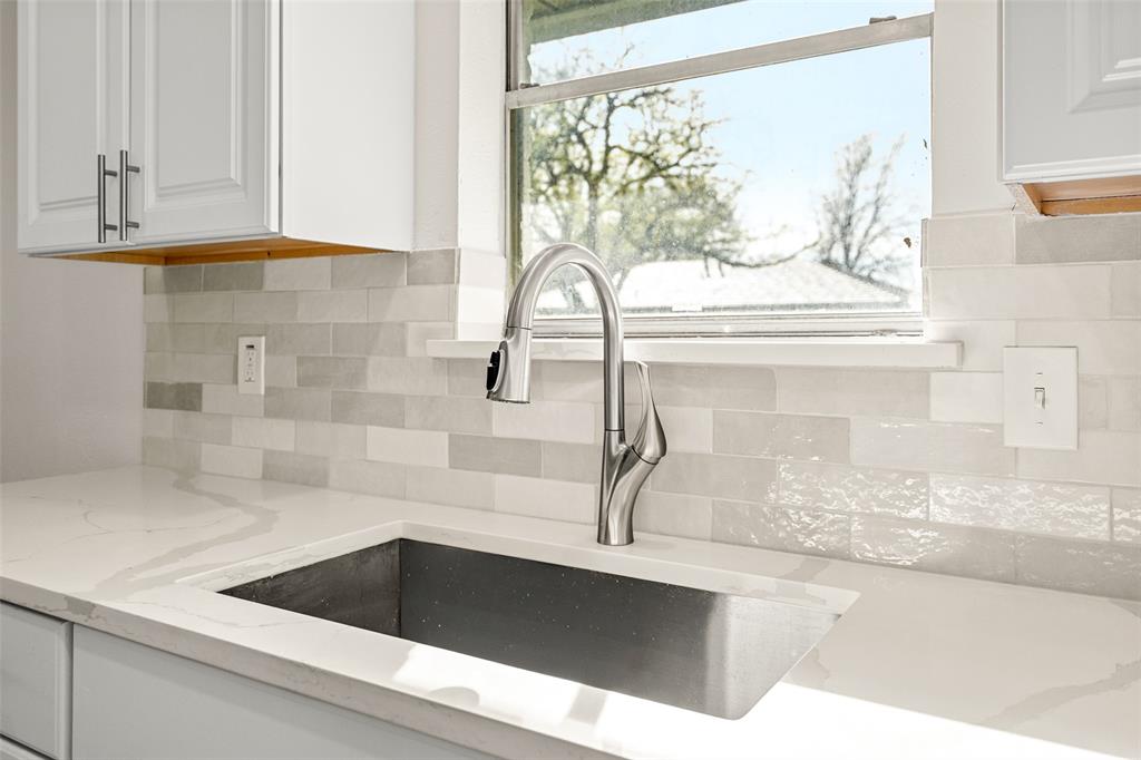 921 Bromwich Street Property Photo 15