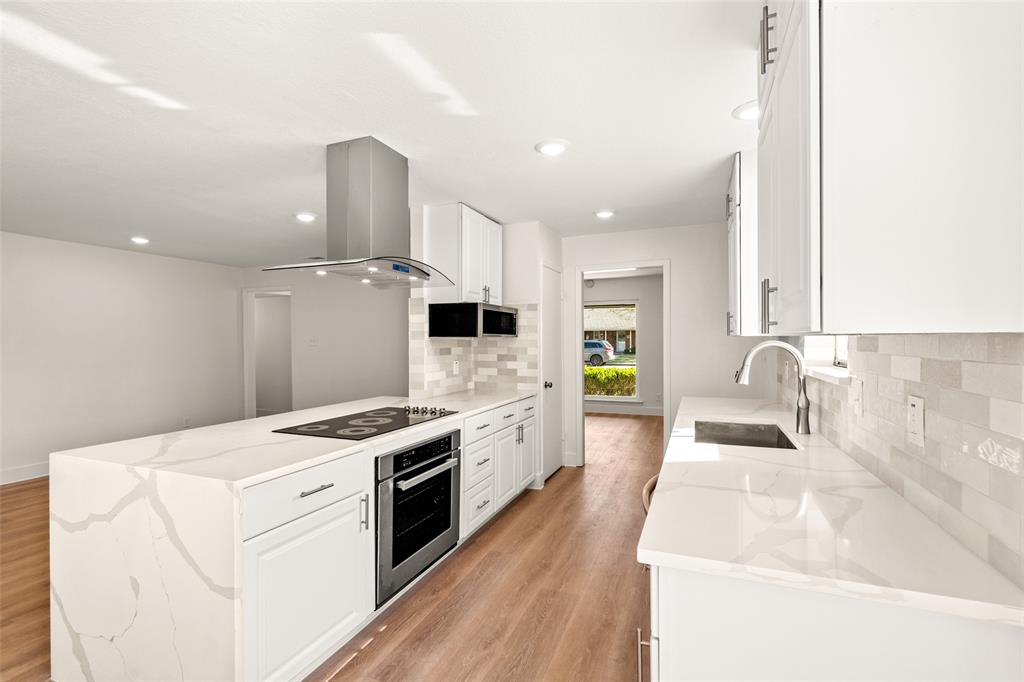 921 Bromwich Street Property Photo 16