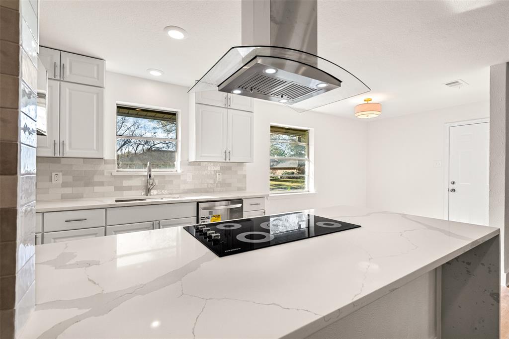 921 Bromwich Street Property Photo 18
