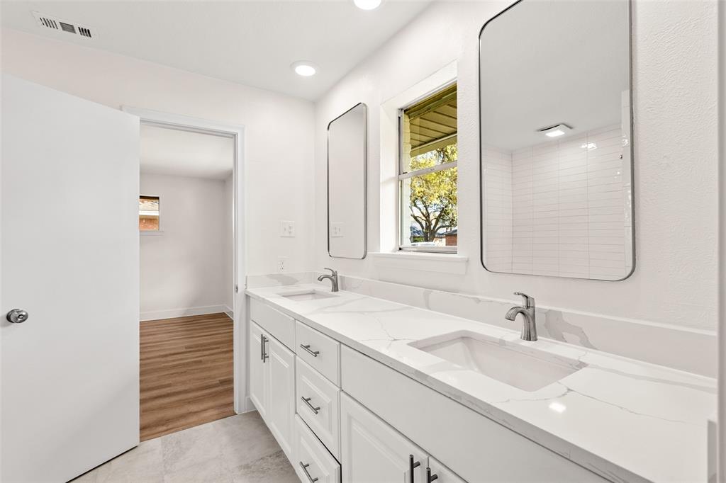 921 Bromwich Street Property Photo 25
