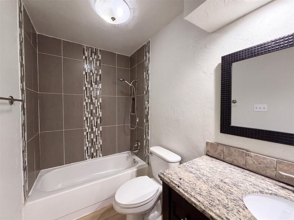 220 Grand Meadow Drive Property Photo 9
