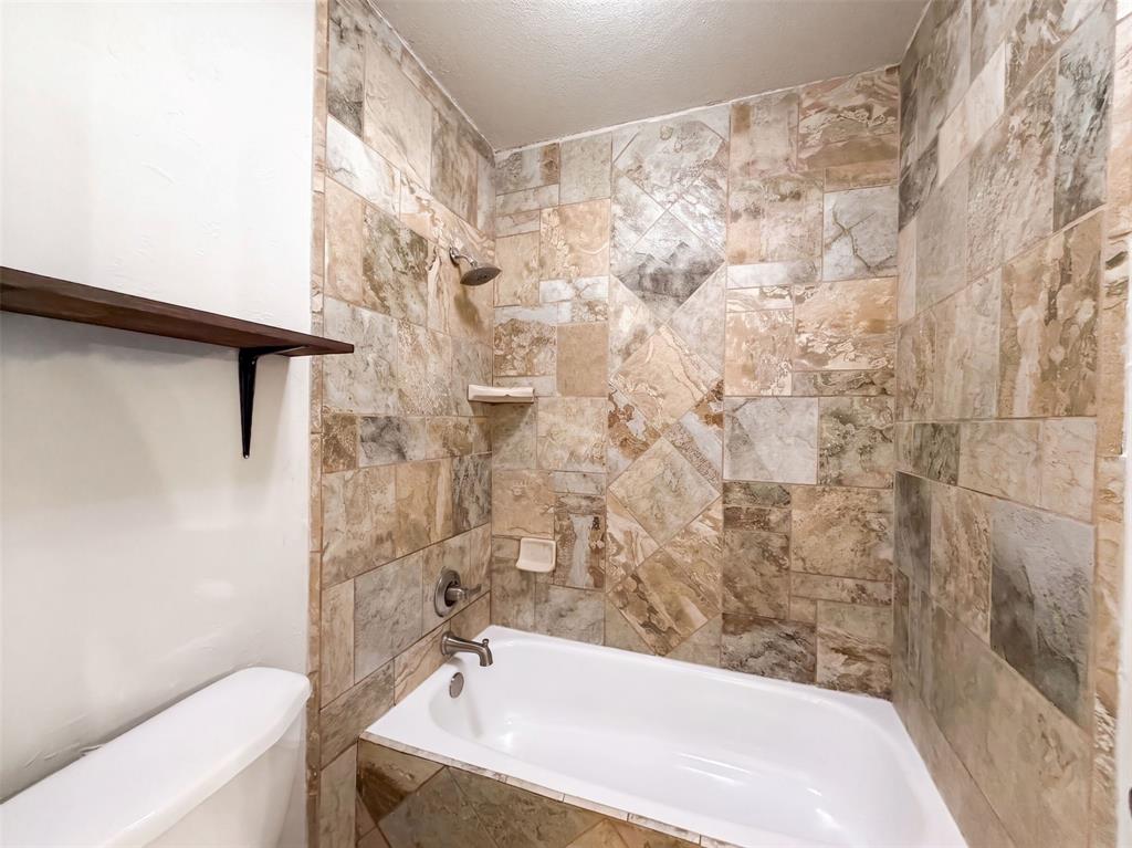 220 Grand Meadow Drive Property Photo 10