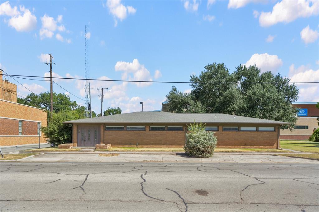 301 E Broadway Street Property Photo 1