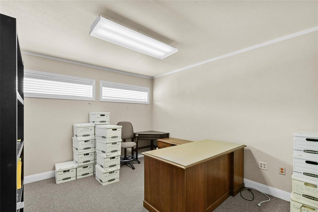 301 E Broadway Street Property Photo 19