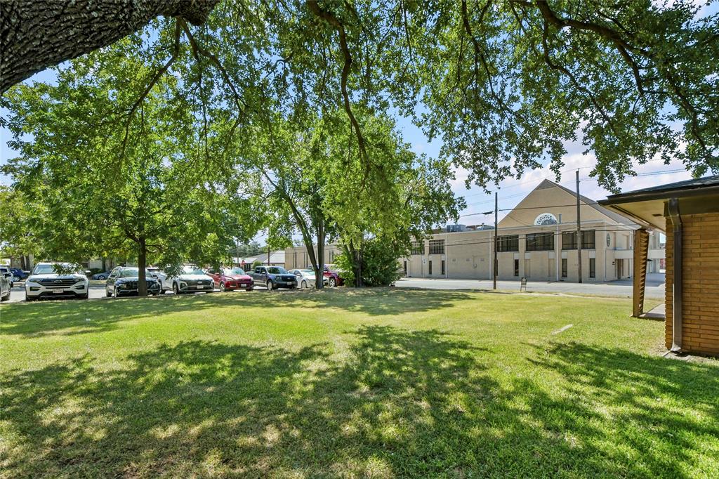 301 E Broadway Street Property Photo 25