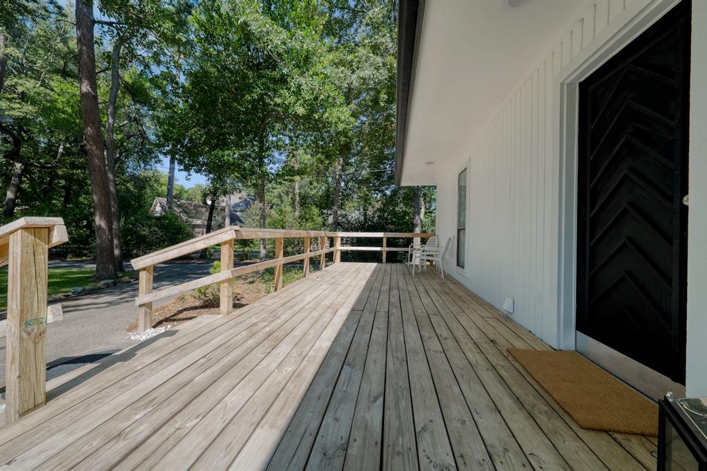 239 Fairlawn Drive Property Photo 3
