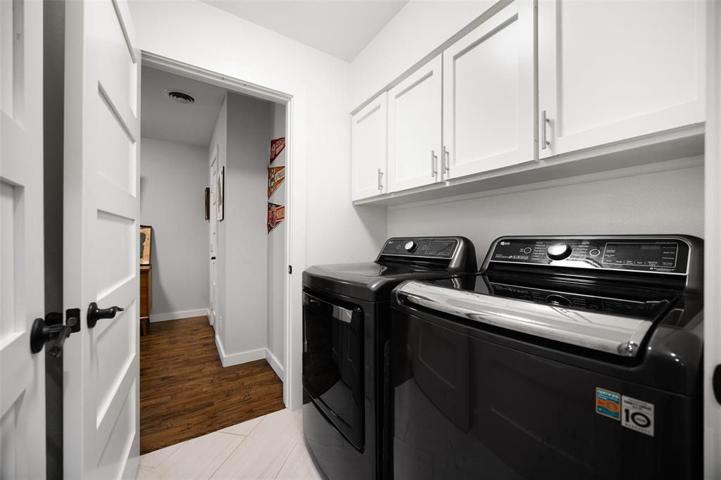 9827 Vistadale Drive Property Photo 15