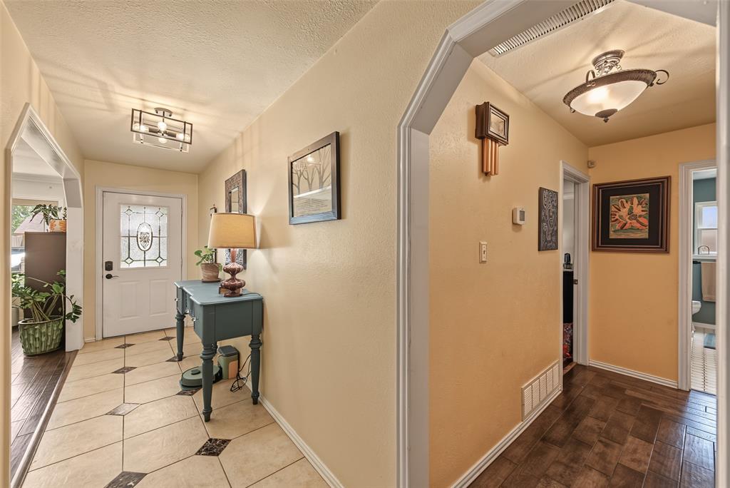 2512 Glassboro Circle Property Photo 3