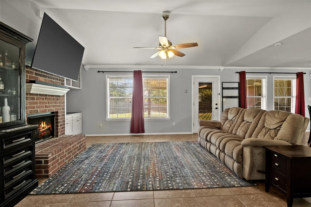 2707 Silver Spring Trail Property Photo 4