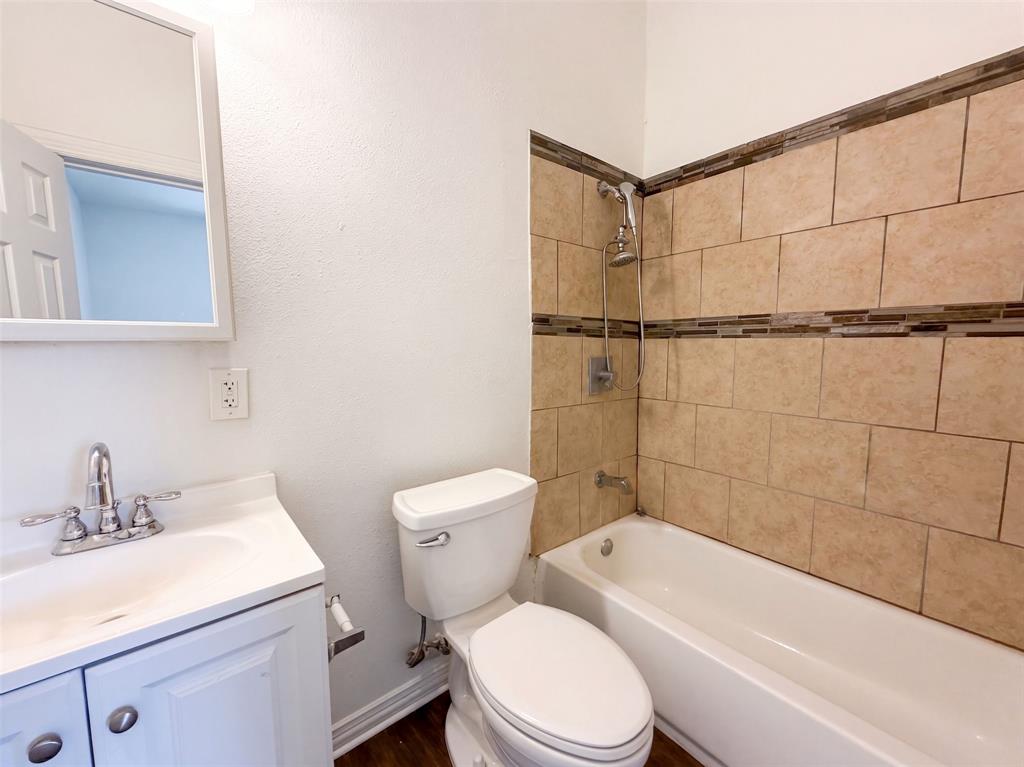1216 Bessie Street Property Photo 12