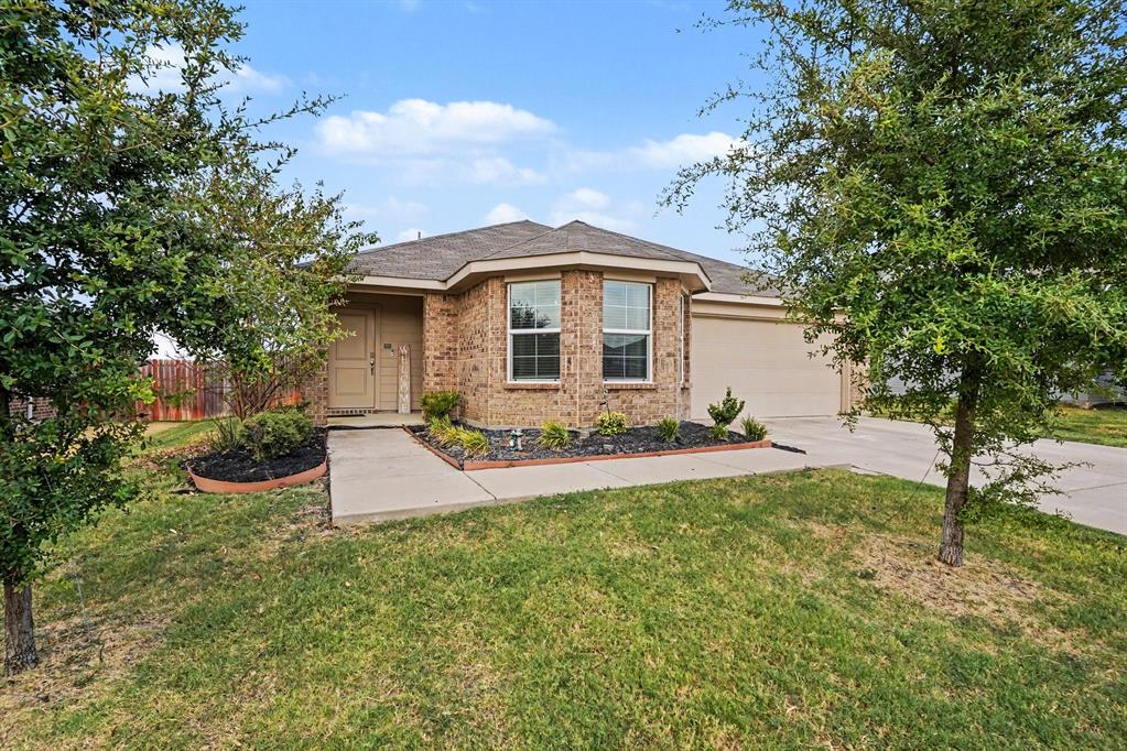 1512 Central Park Drive Property Photo 1