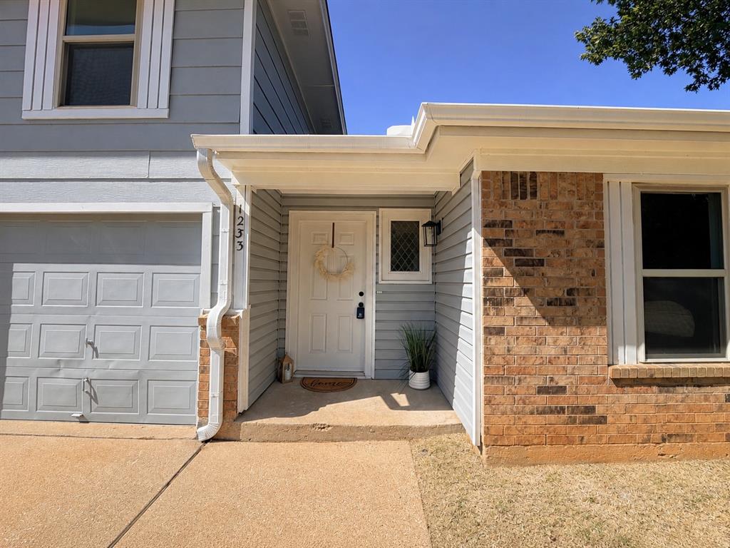 1233 Nicole Way Property Photo 2