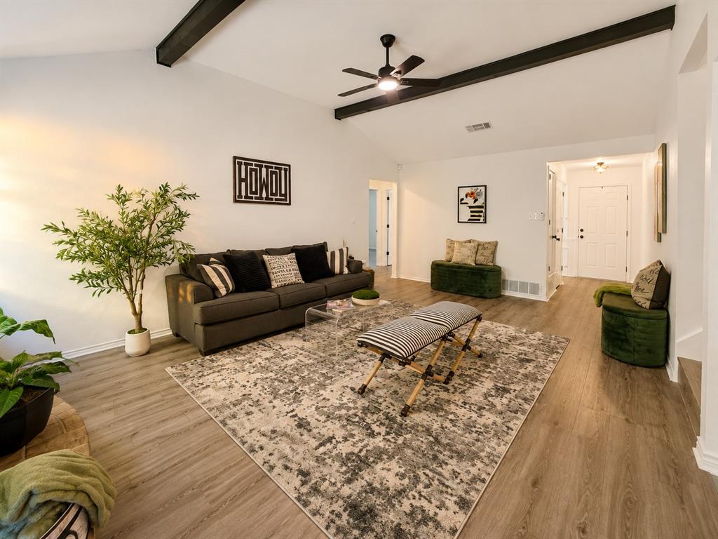 1233 Nicole Way Property Photo 4