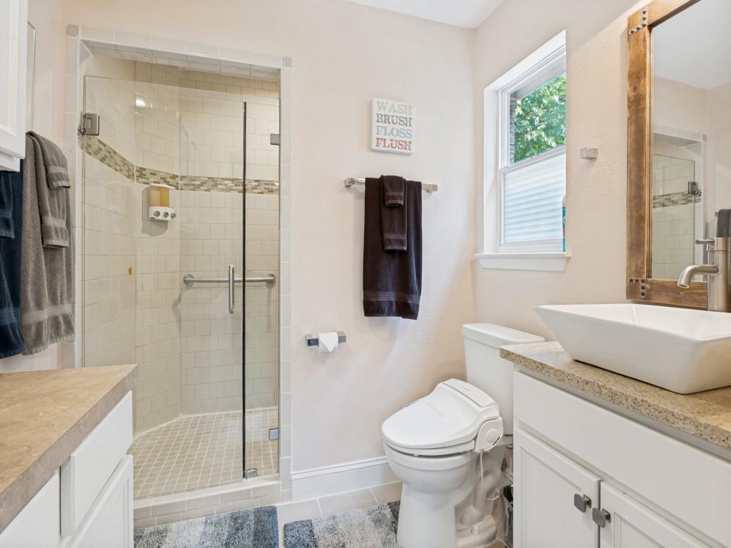 875 Lovers Lane Property Photo 9