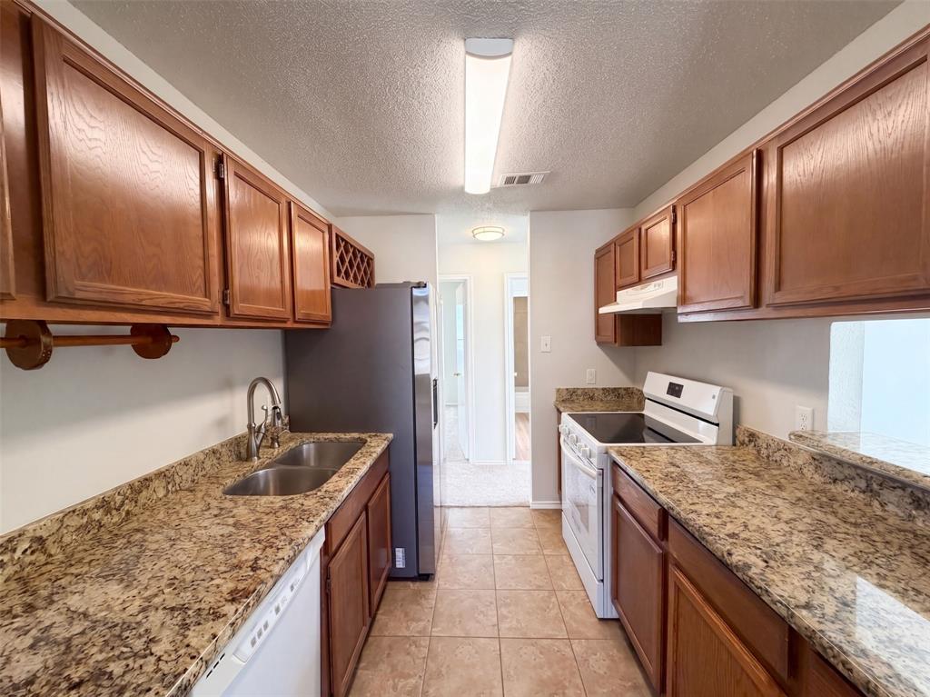 5624 Shady Springs Trail Property Photo 2