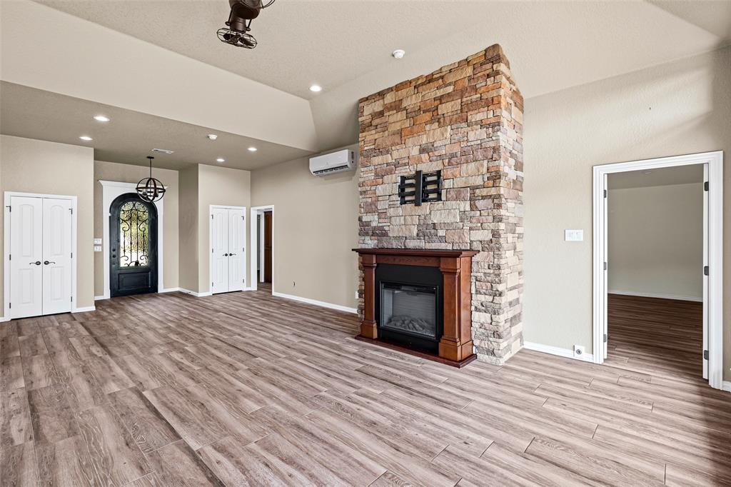 2325 River Road Property Photo 6