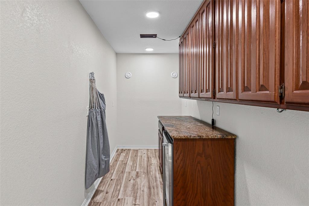 2325 River Road Property Photo 16